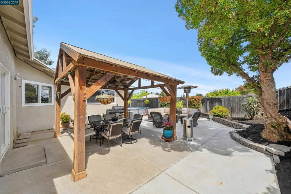 2115 Ackerman Dr Pittsburg, CA 94565