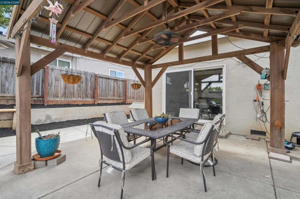2115 Ackerman Dr Pittsburg, CA 94565