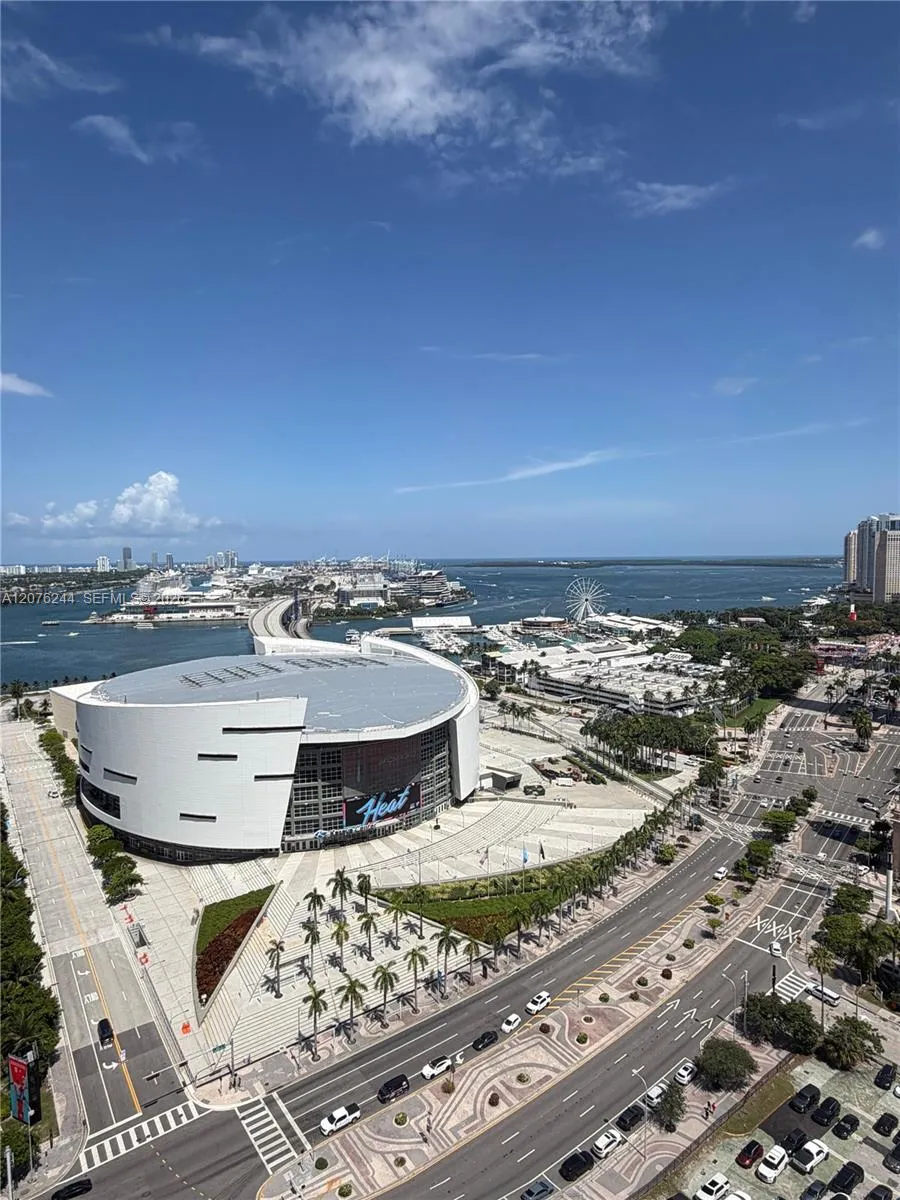 888 Biscayne Blvd #2702 Miami, FL 33132