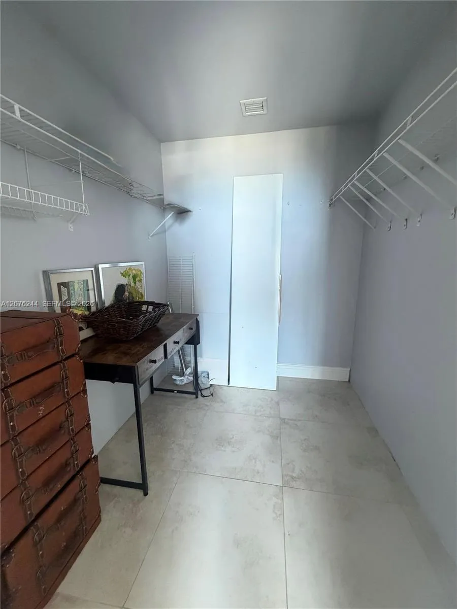 888 Biscayne Blvd #2702 Miami, FL 33132