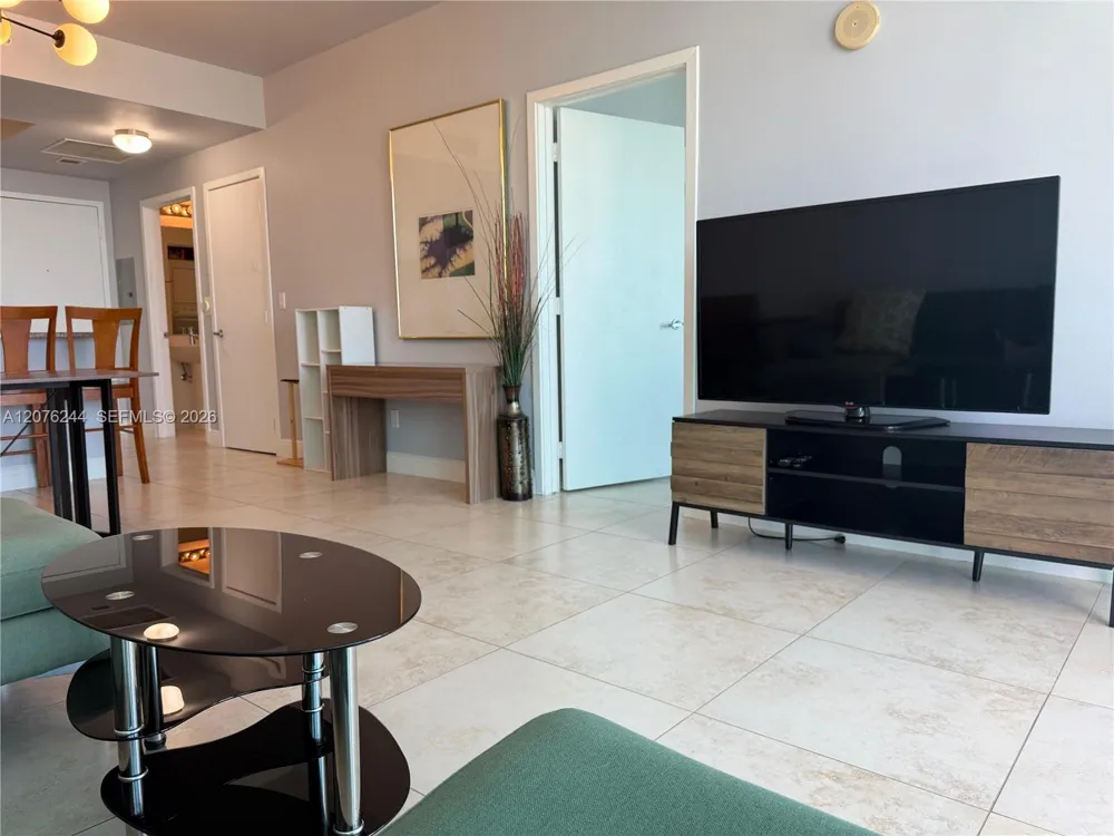 888 Biscayne Blvd #2702 Miami, FL 33132