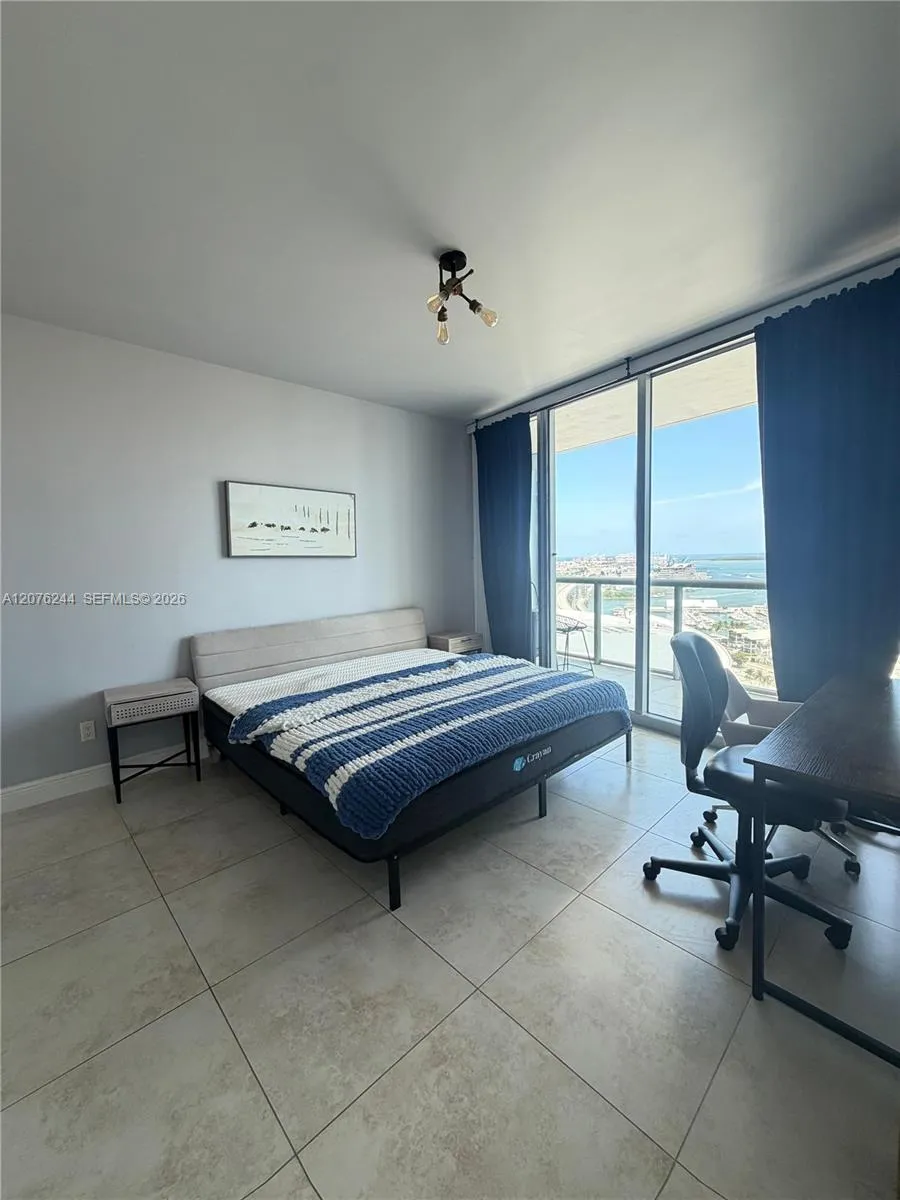 888 Biscayne Blvd #2702 Miami, FL 33132