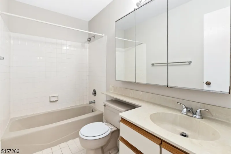 9 Sentinel Ct #E Unit E Chatham, NJ 07928