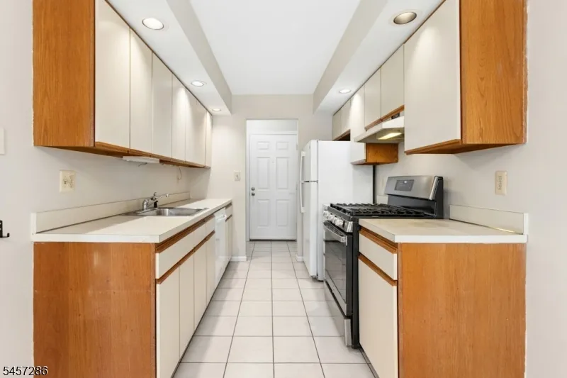 9 Sentinel Ct #E Unit E Chatham, NJ 07928