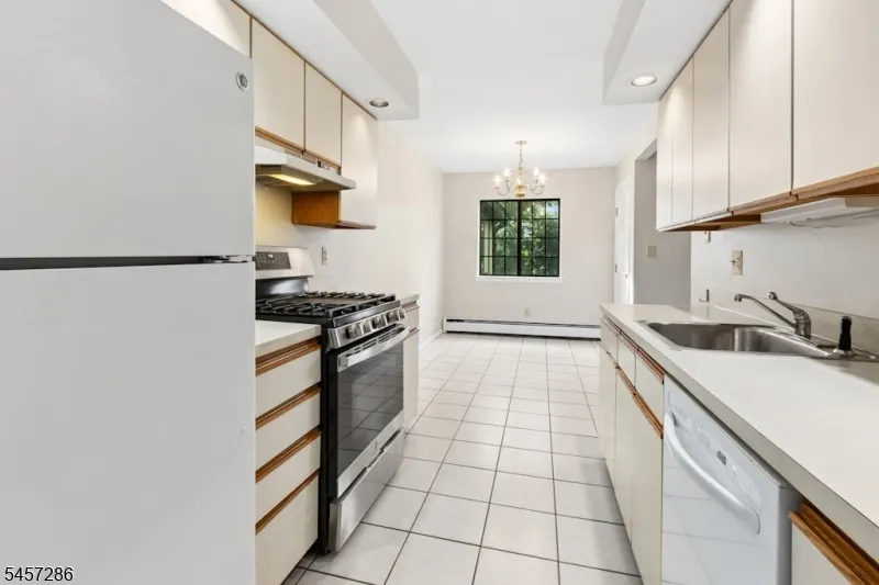 9 Sentinel Ct #E Unit E Chatham, NJ 07928