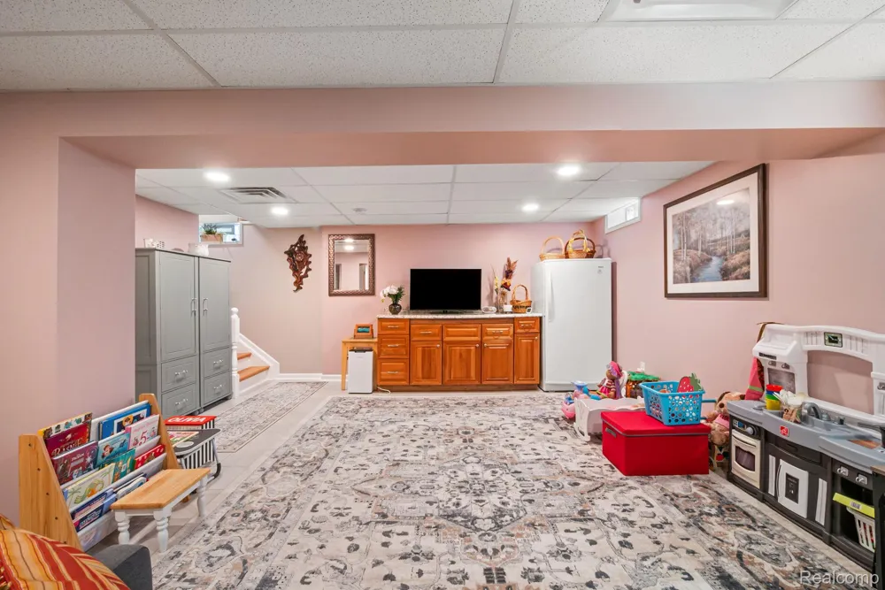 17036 Rock Harbor Court Clinton Charter Township, MI 48038