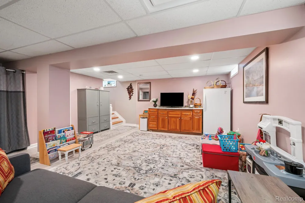 17036 Rock Harbor Court Clinton Charter Township, MI 48038