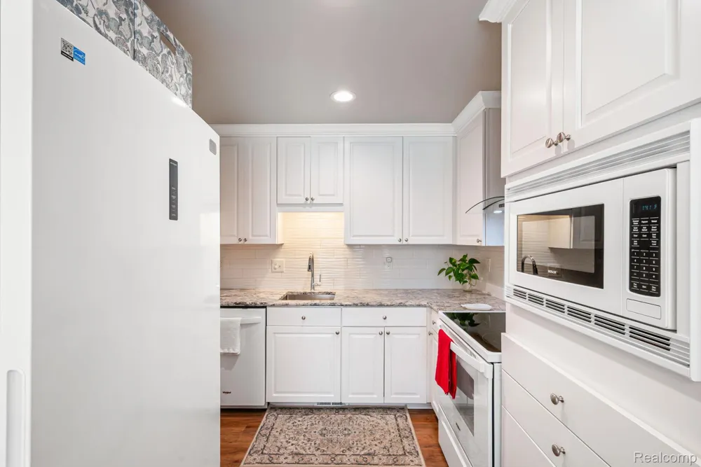 17036 Rock Harbor Court Clinton Charter Township, MI 48038