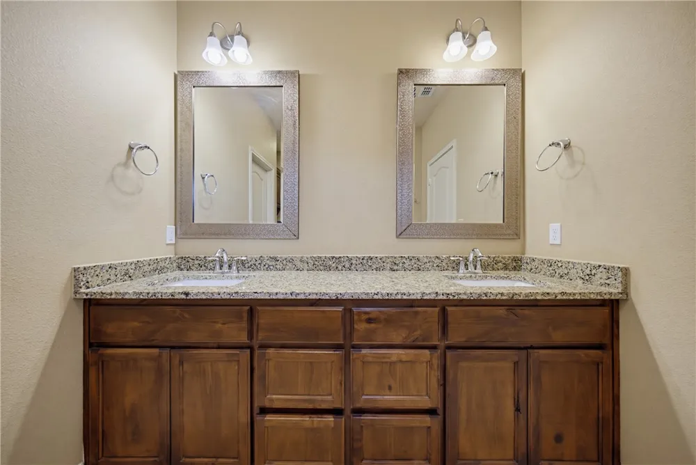 1818 Bay Landing Drive Portland, TX 78374