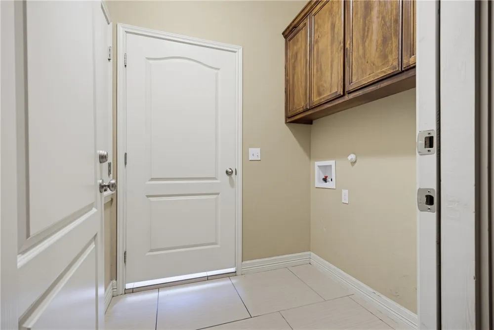 1818 Bay Landing Drive Portland, TX 78374