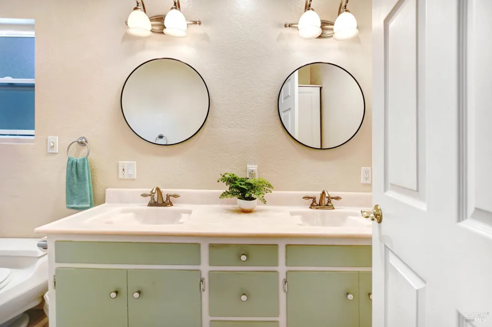 530 Bloomfield Road Sebastopol, CA 95472