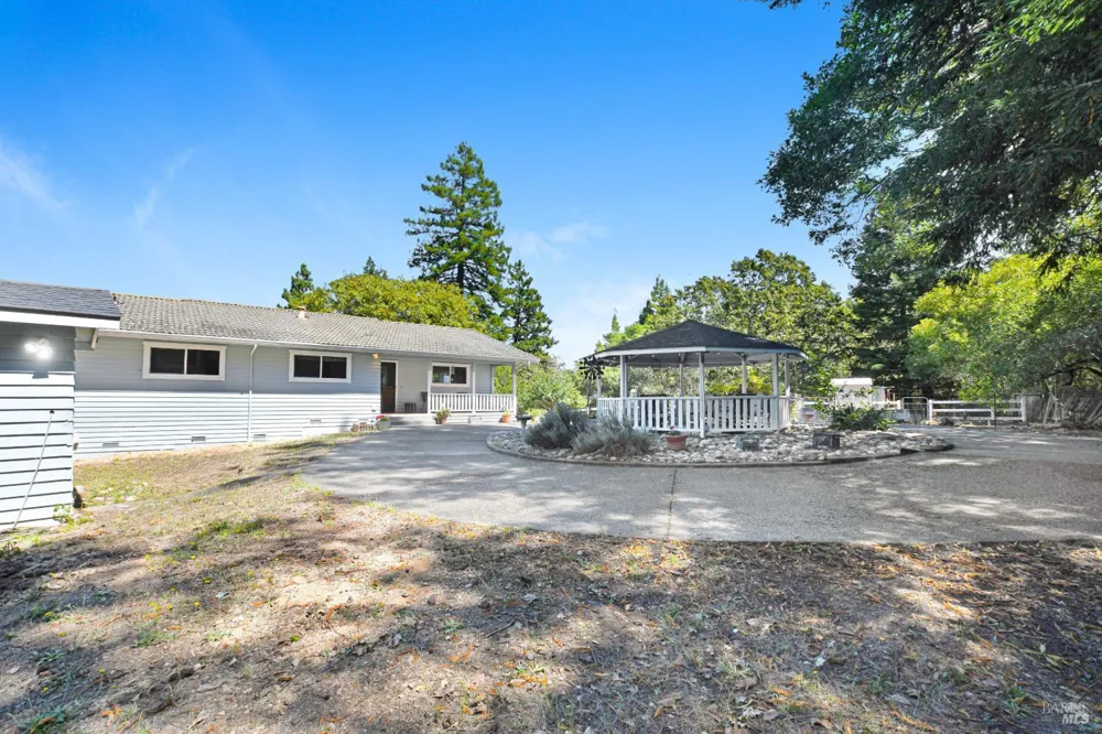530 Bloomfield Road Sebastopol, CA 95472