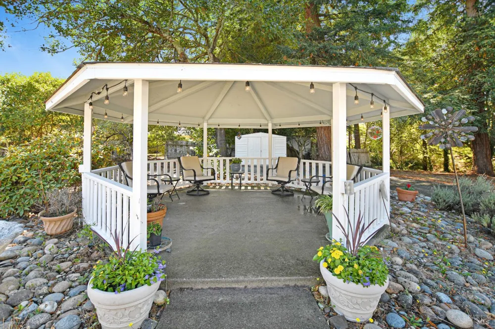 530 Bloomfield Road Sebastopol, CA 95472