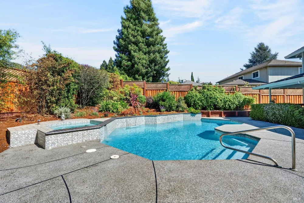 421 Greens Drive Healdsburg, CA 95448