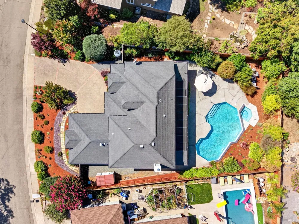 421 Greens Drive Healdsburg, CA 95448