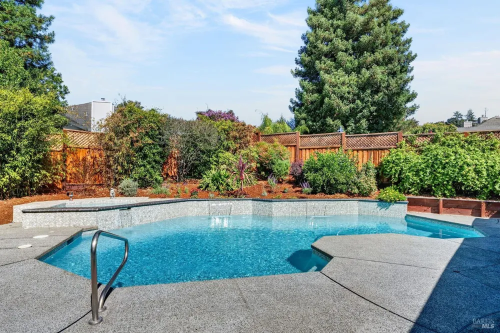 421 Greens Drive Healdsburg, CA 95448