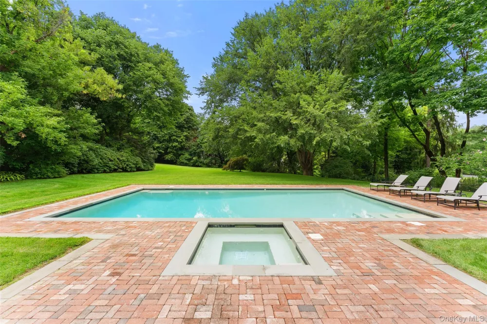 15 Sheldrake Road Scarsdale, NY 10583