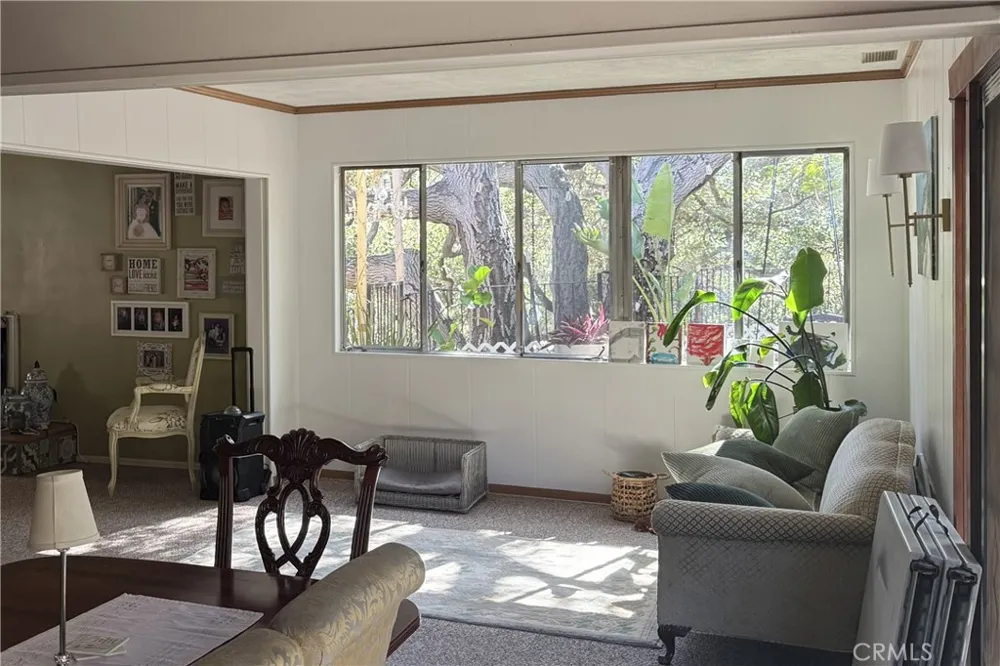 2567 E Chevy Chase Glendale, CA 91206