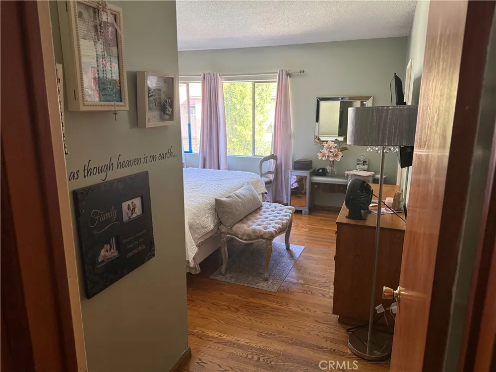 2567 E Chevy Chase Glendale, CA 91206