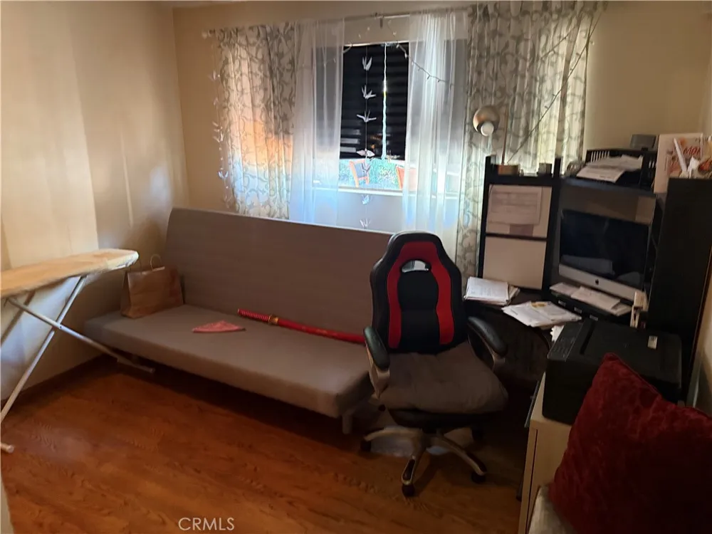 2567 E Chevy Chase Glendale, CA 91206