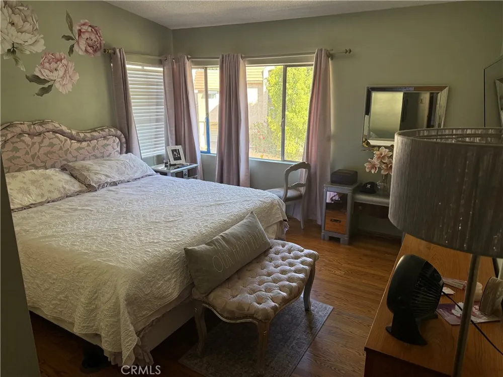 2567 E Chevy Chase Glendale, CA 91206