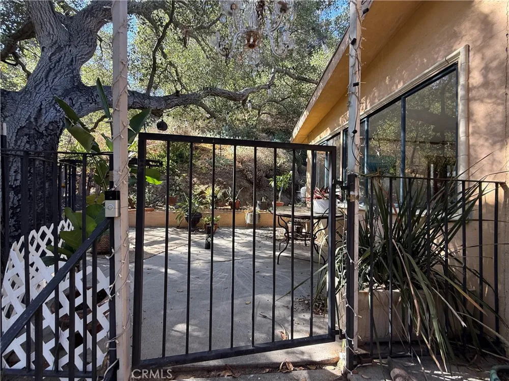 2567 E Chevy Chase Glendale, CA 91206