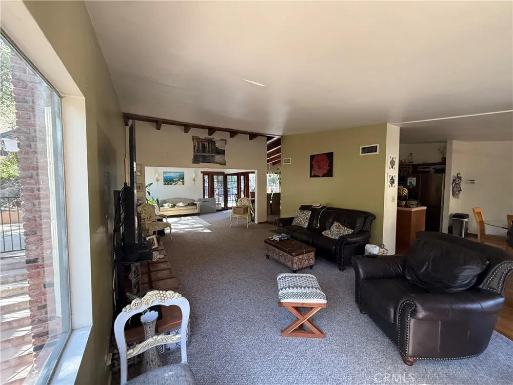 2567 E Chevy Chase Glendale, CA 91206