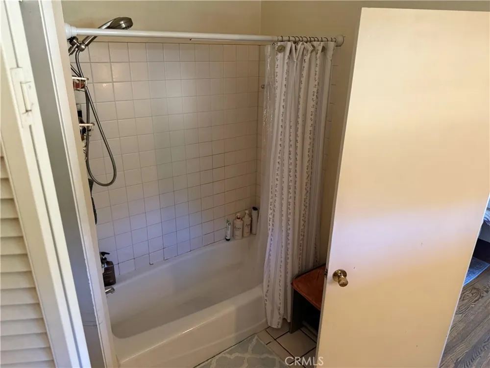 2567 E Chevy Chase Glendale, CA 91206