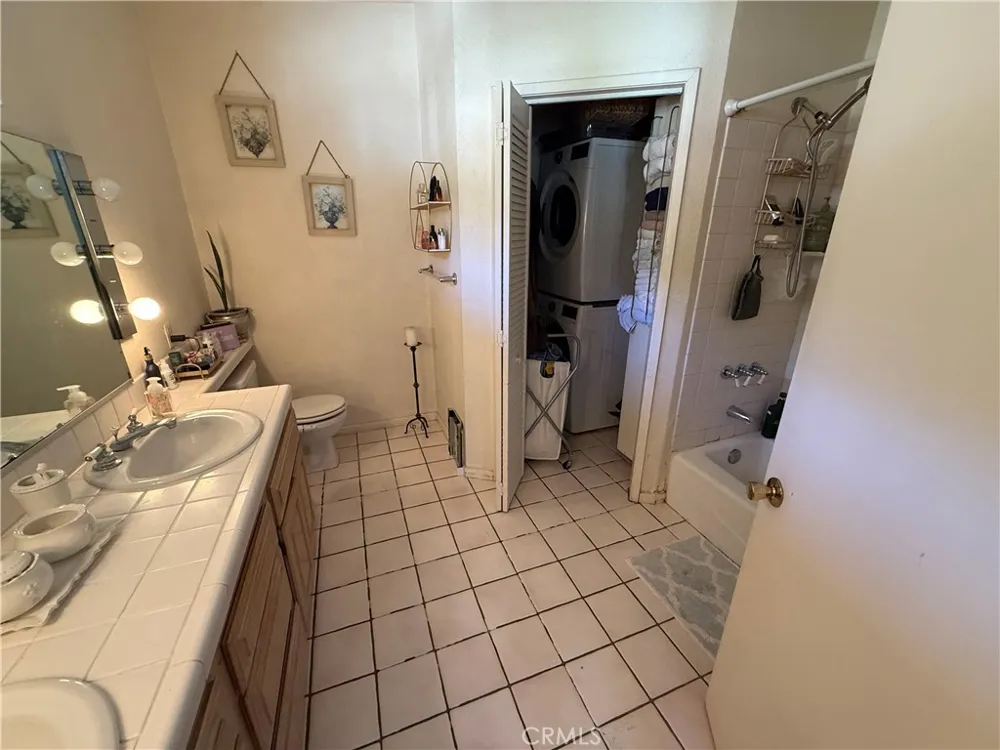 2567 E Chevy Chase Glendale, CA 91206
