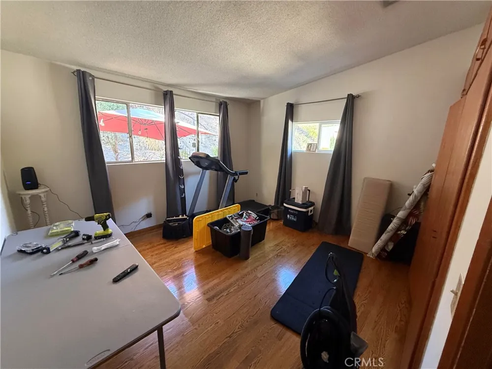 2567 E Chevy Chase Glendale, CA 91206