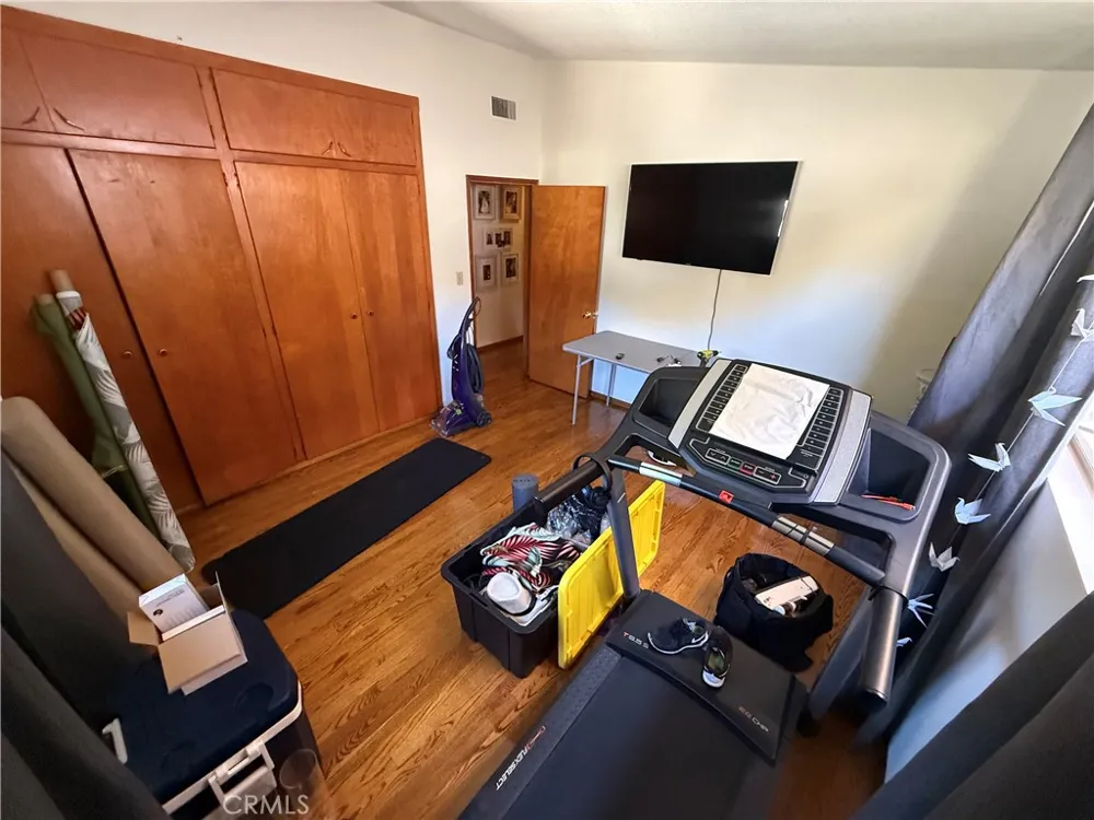 2567 E Chevy Chase Glendale, CA 91206