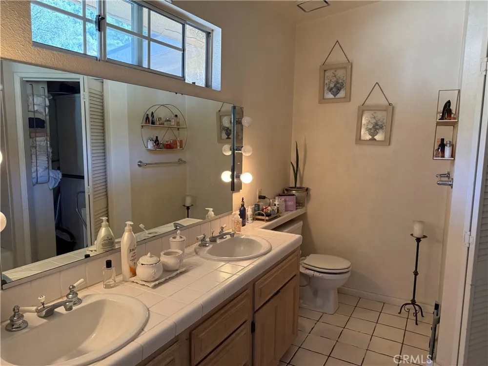 2567 E Chevy Chase Glendale, CA 91206
