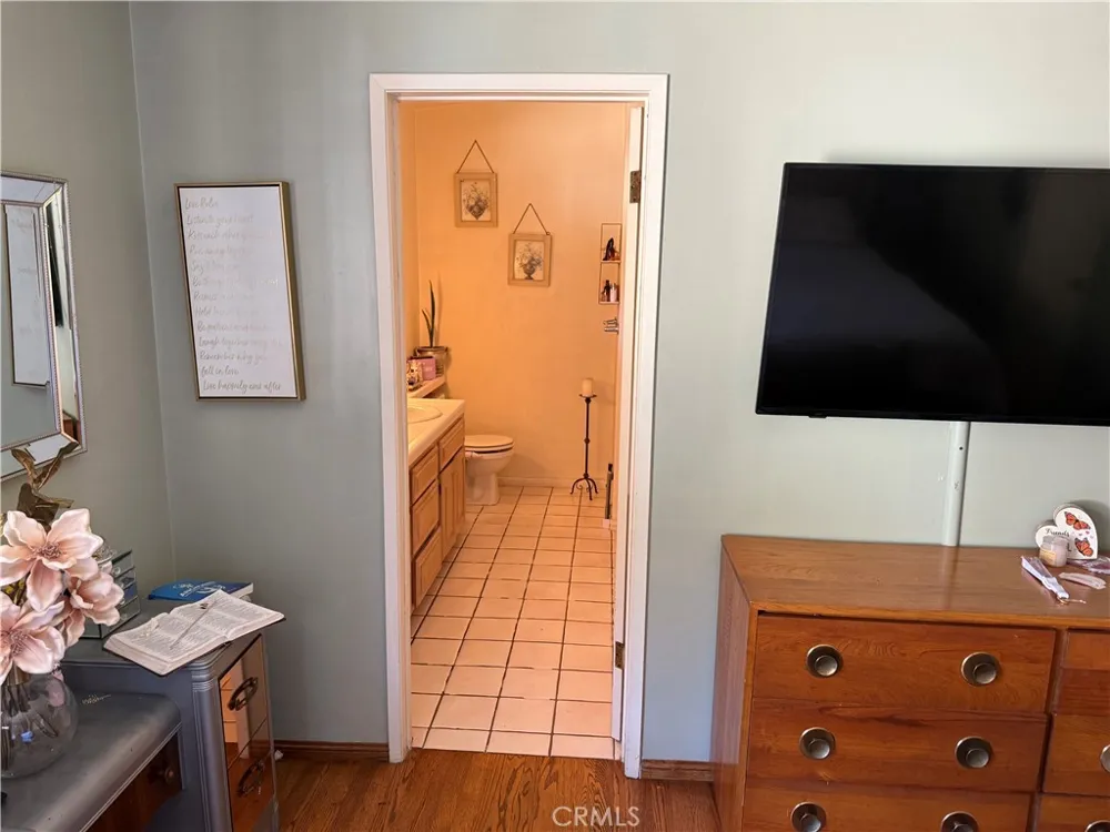 2567 E Chevy Chase Glendale, CA 91206