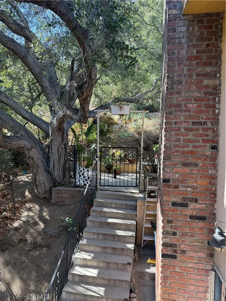 2567 E Chevy Chase Glendale, CA 91206