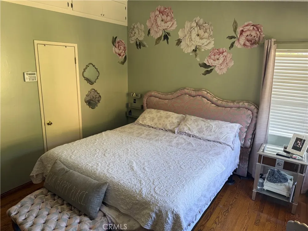 2567 E Chevy Chase Glendale, CA 91206