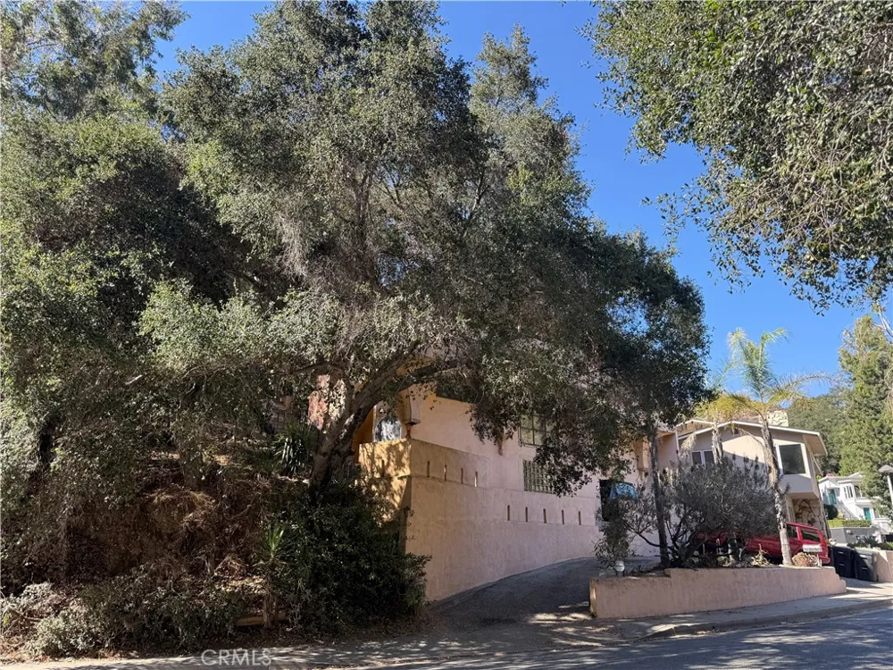 2567 E Chevy Chase Glendale, CA 91206