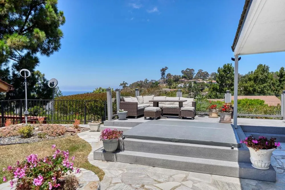 1948 Caminito El Canario La Jolla, CA 92037