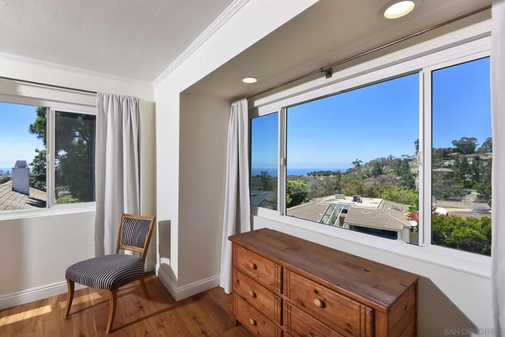 1948 Caminito El Canario La Jolla, CA 92037