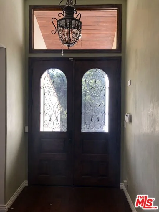 708 Thornhill Road Calabasas, CA 91302