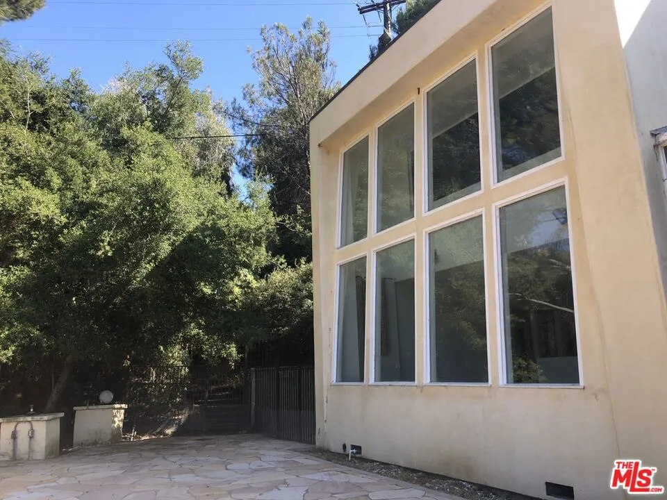 708 Thornhill Road Calabasas, CA 91302