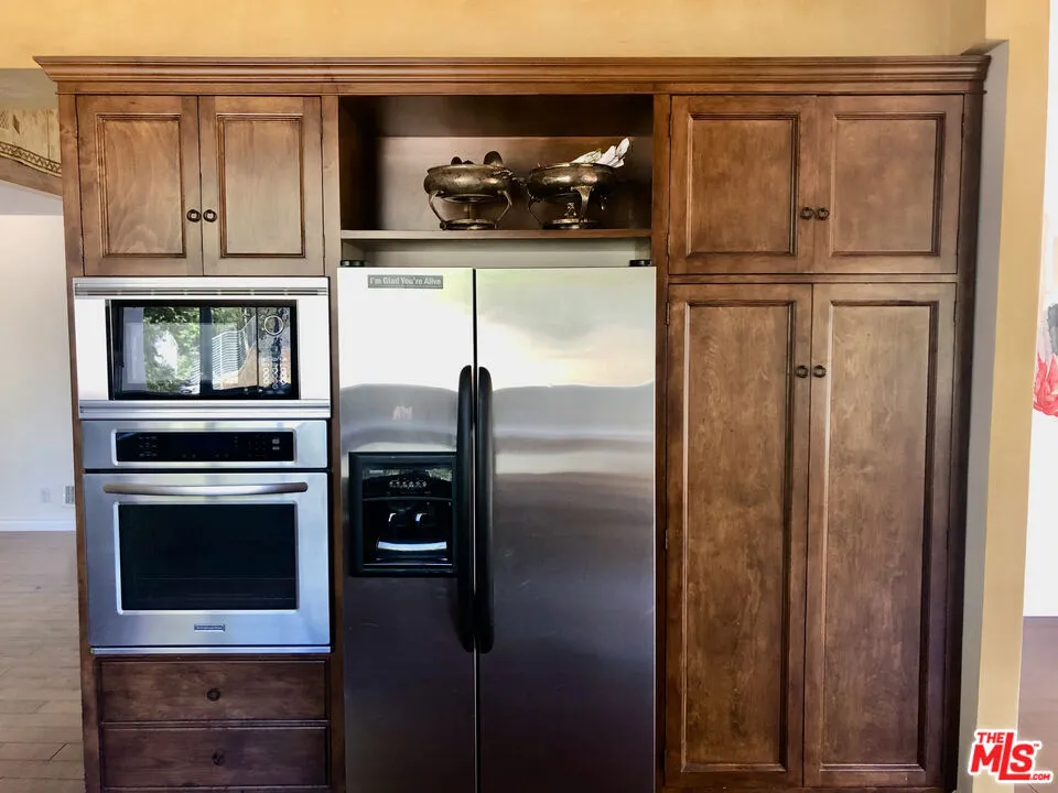 708 Thornhill Road Calabasas, CA 91302