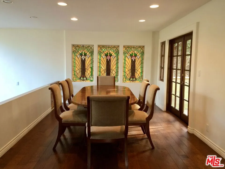 708 Thornhill Road Calabasas, CA 91302
