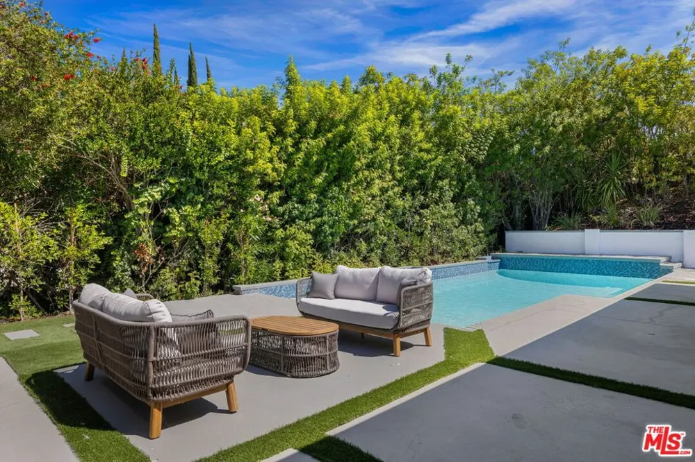 18057 Medley Drive Los Angeles, CA 91316