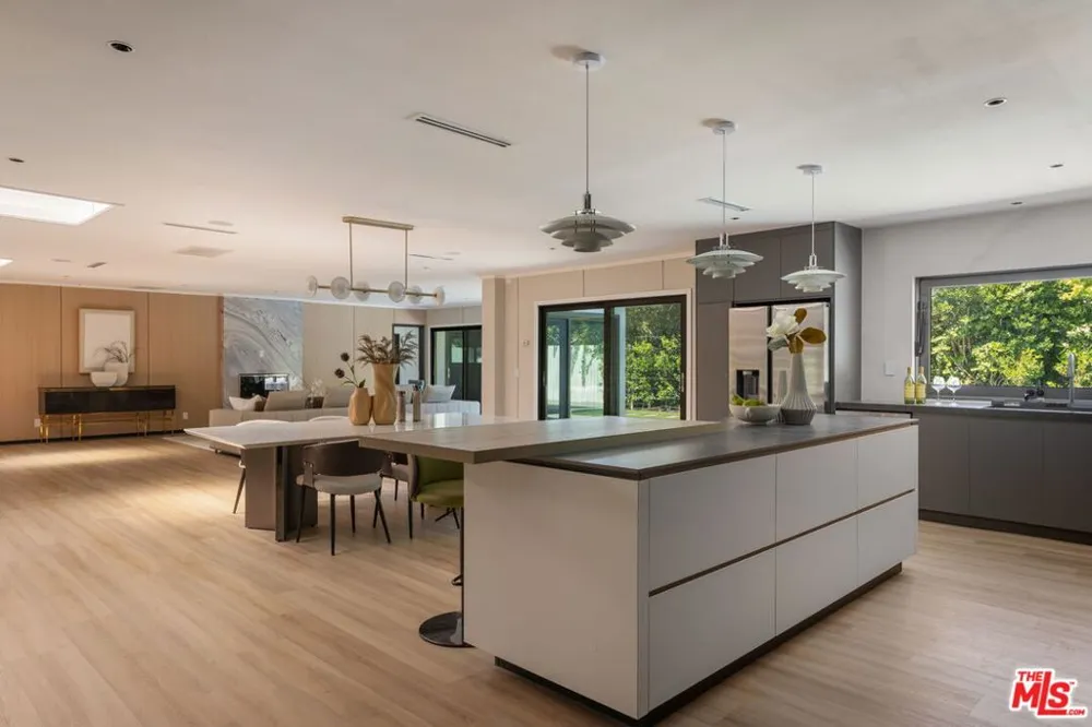 18057 Medley Drive Los Angeles, CA 91316