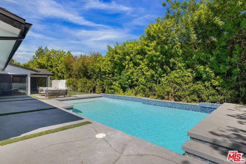 18057 Medley Drive Los Angeles, CA 91316
