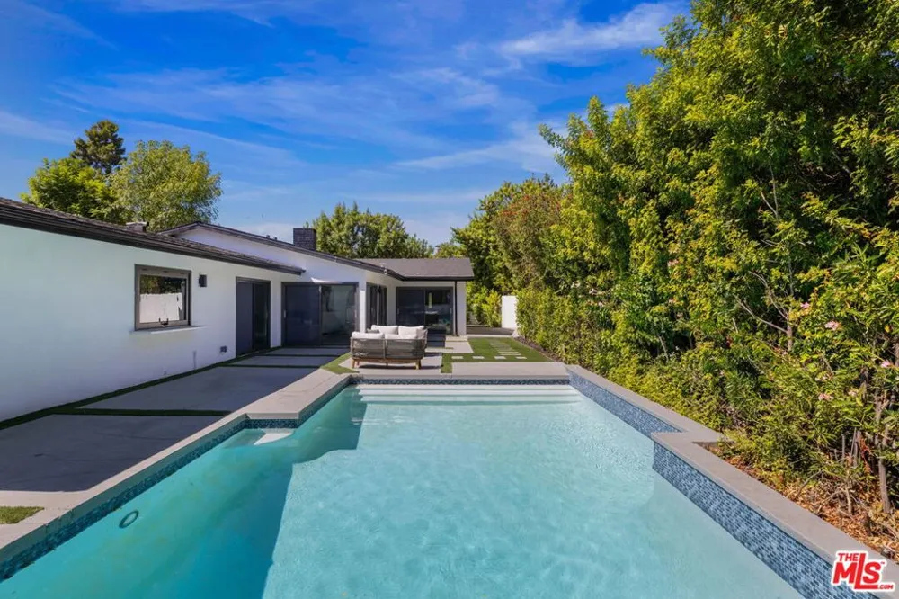 18057 Medley Drive Los Angeles, CA 91316