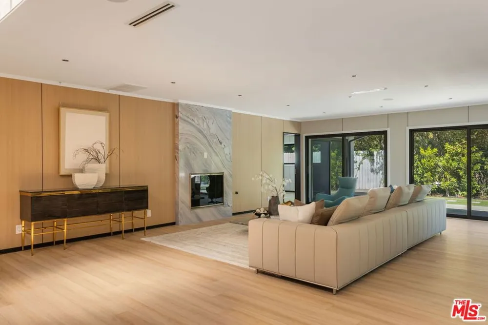 18057 Medley Drive Los Angeles, CA 91316