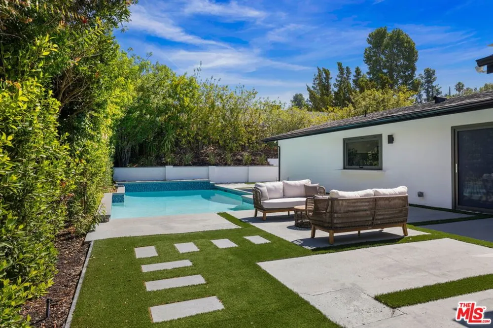 18057 Medley Drive Los Angeles, CA 91316
