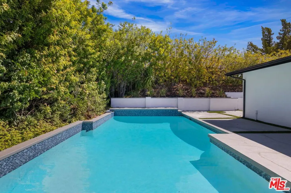 18057 Medley Drive Los Angeles, CA 91316