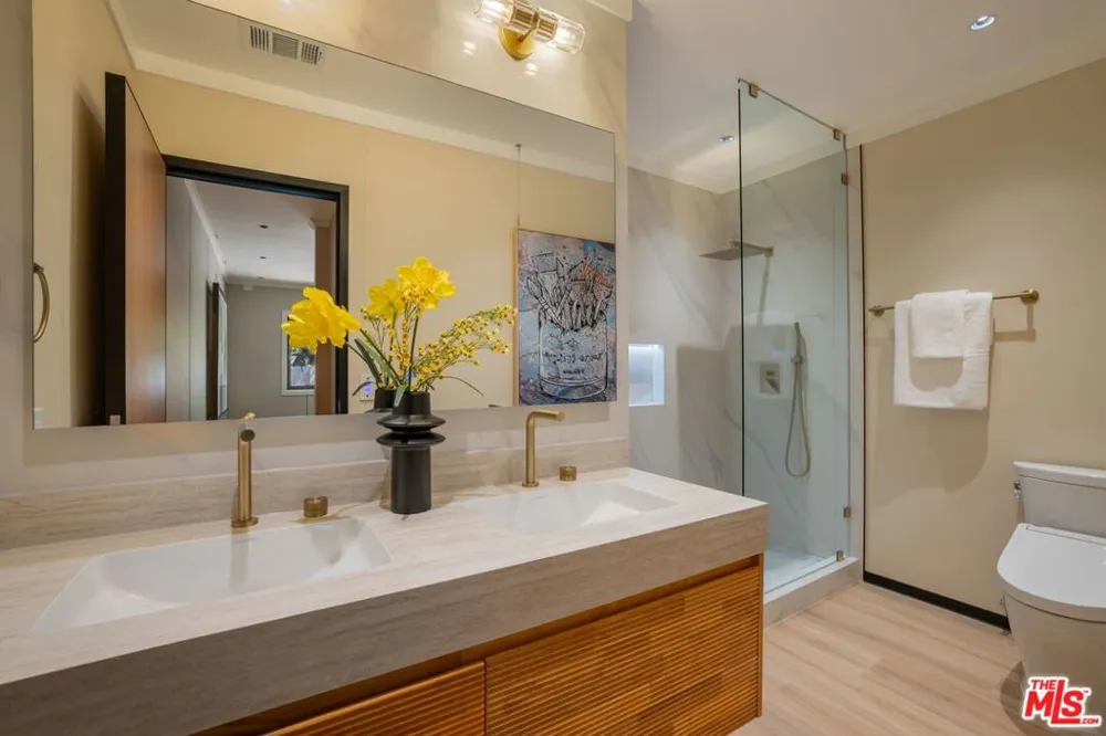 18057 Medley Drive Los Angeles, CA 91316
